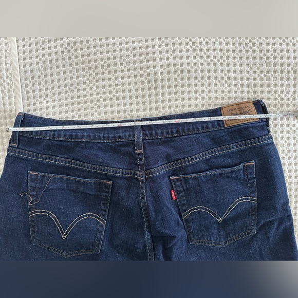 Levi's Women’s Relaxed Fit Capri Jeans in Deep Indigo - Picture 4 of 5